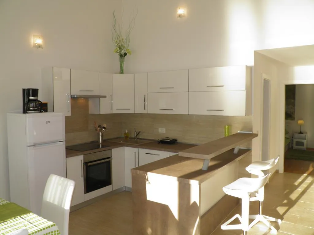 Apartments Perla Dinjiska