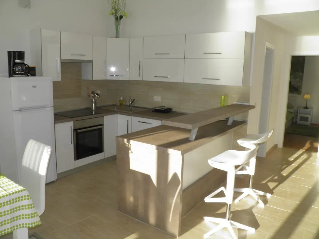 Apartments Perla Dinjiška