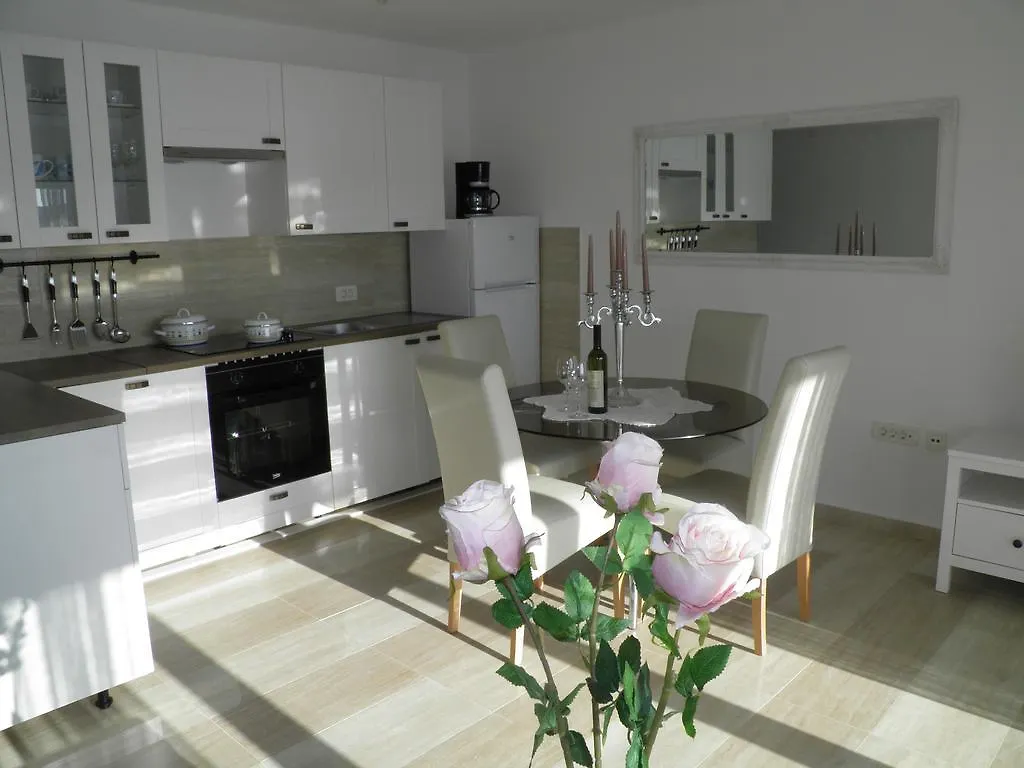 Apartments Perla Dinjiška Kroatien