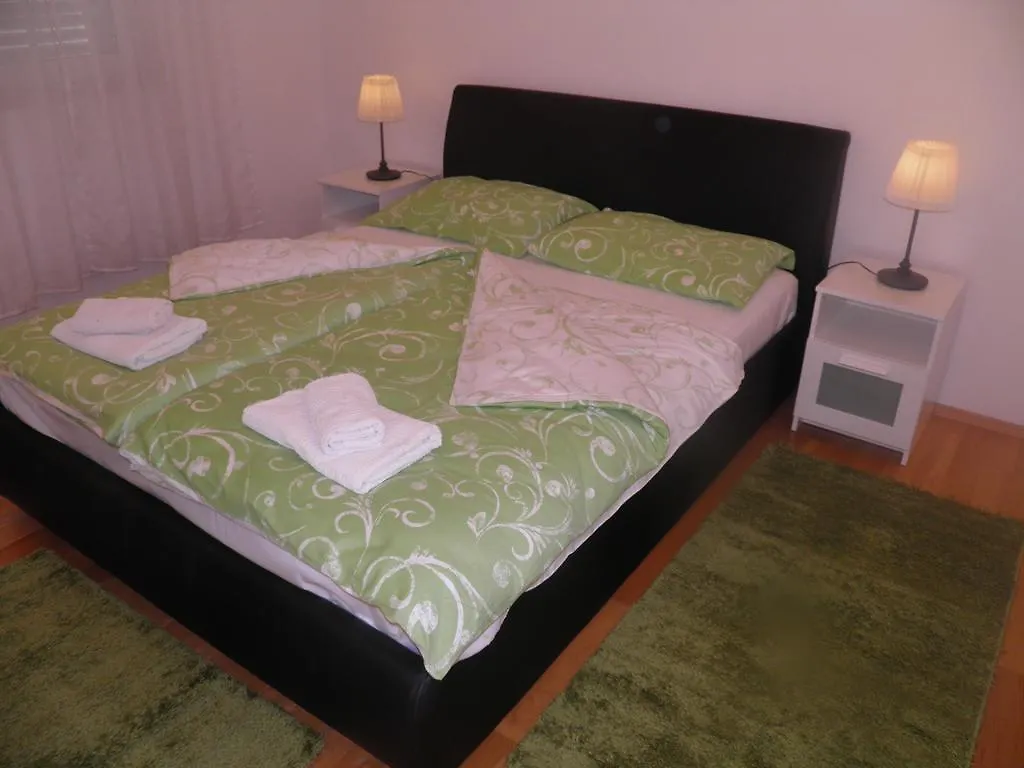 Apartments Perla Dinjiška 0*,