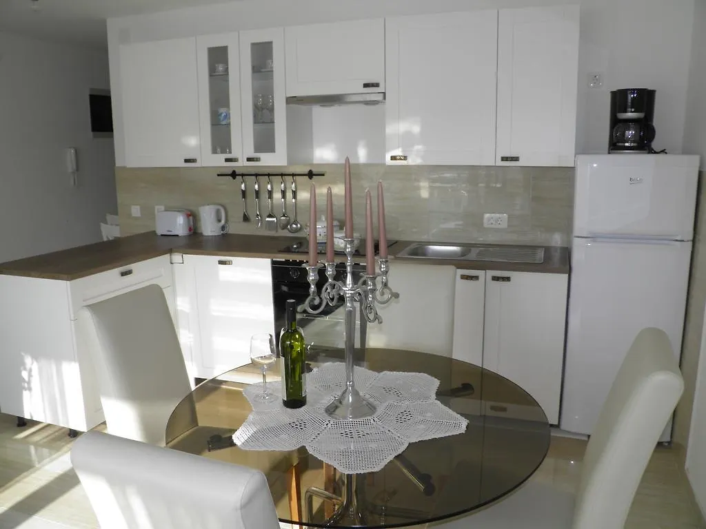 Apartments Perla Dinjiška