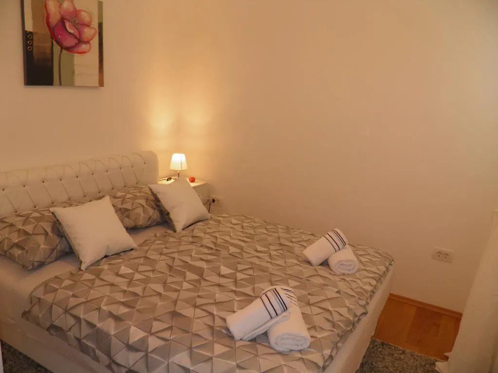 Apartments Perla Dinjiška